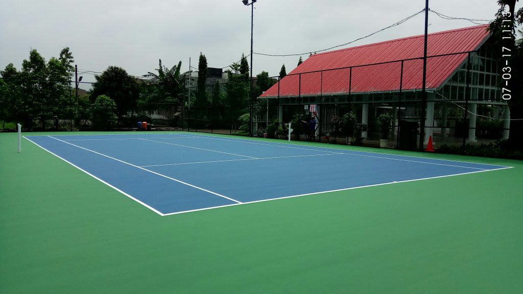 pembuat lapangan tennis